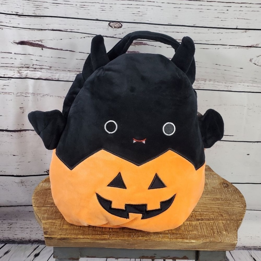 SQUISHMALLOWS Emily The Bat Trick or Treat Pail RARE & HARD TO FIND Brand New!